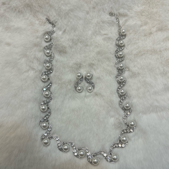 Beautiful stainless steel necklace and earrings, new , no tags. - Picture 2 of 3